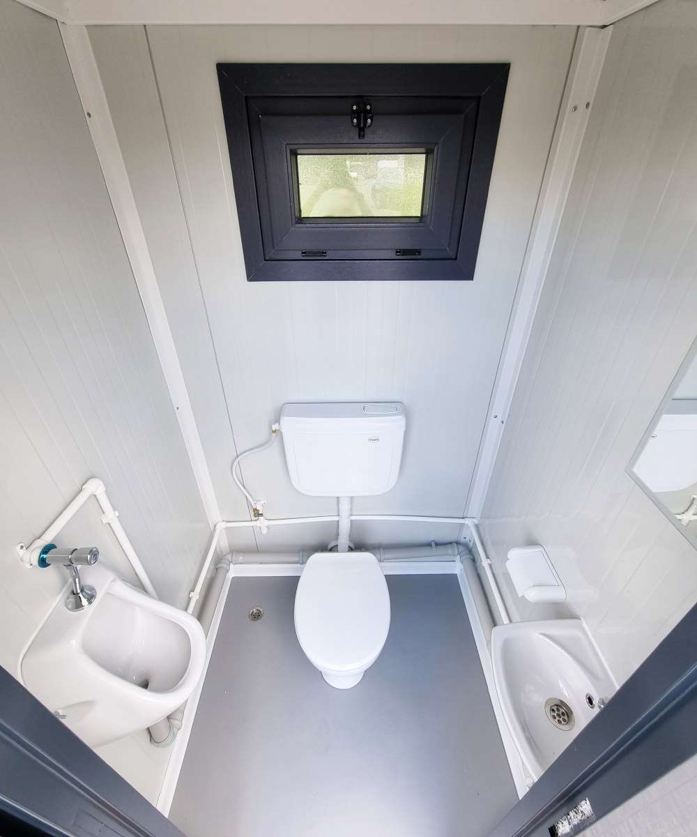 Sanitärcontainer mit Dusche, WC und Urinal