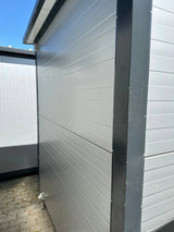 SANITÄRCONTAINER 2,00 x 2,00 M MIT TOILETTE UND URINAR